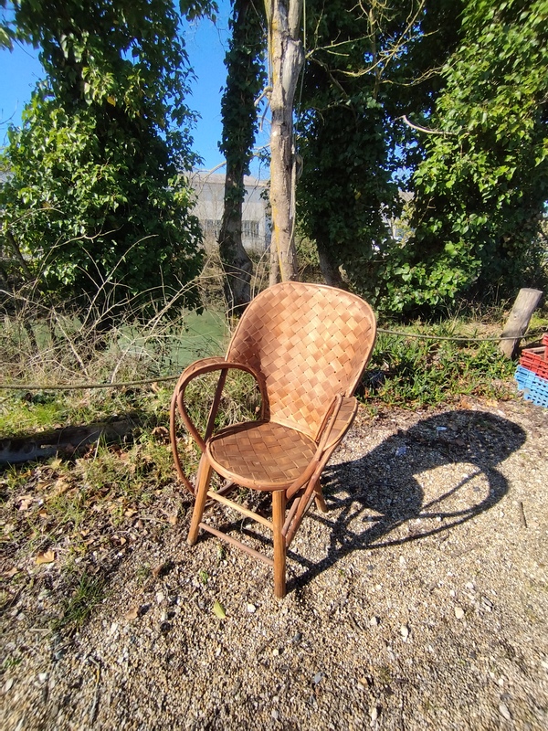 Fauteuil en châtaignier art pop 1950 