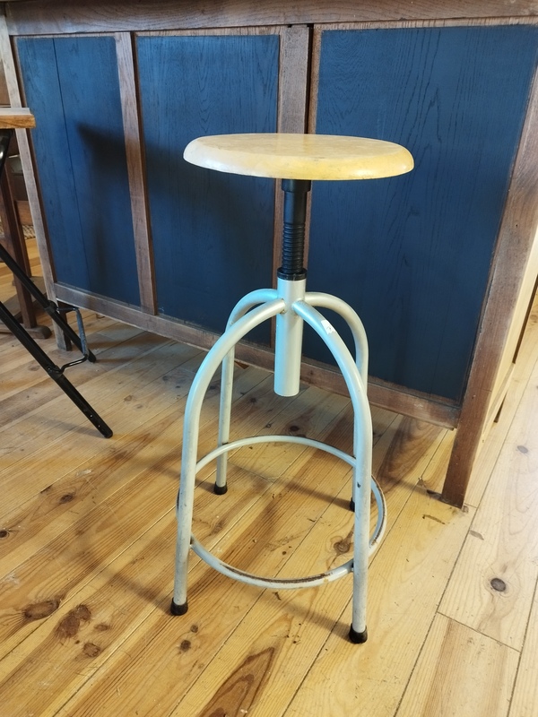 Tabouret à vis industriel