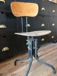 Swivel workshop stool