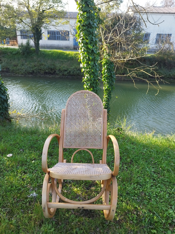 Rocking chair 